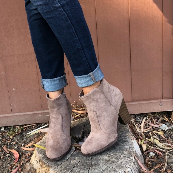 Shoes - LAST1♥️ Suede Western Stacked Heel Booties